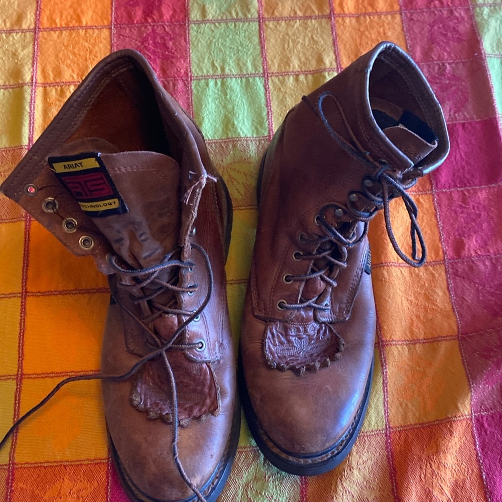 ARIAT (ATS) men’s work leather boots. Size 8D Color brown leather